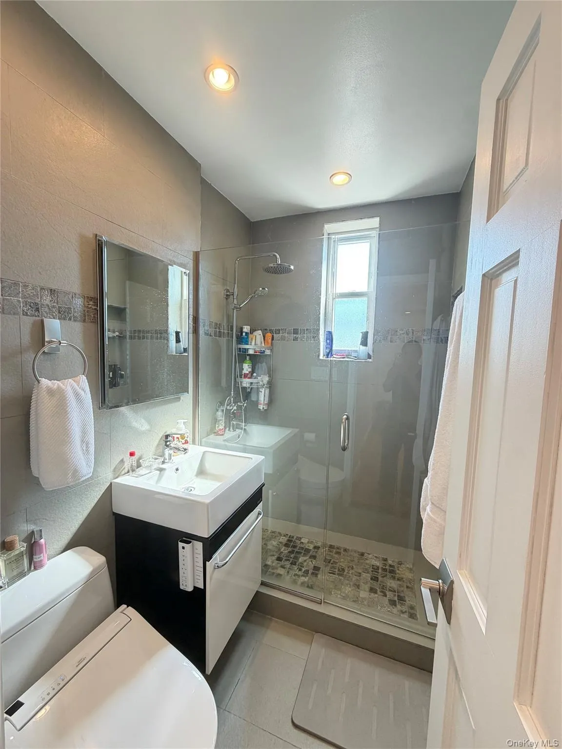 42-45 Kissena Boulevard, New York, NY, 1 Bedroom Bedrooms, 3 Rooms Rooms,1 BathroomBathrooms,Residential,For Rent,Kissena,0,1023782 42-45 Kissena Boulevard, New York, NY, 1 Bedroom Bedrooms, 3 Rooms Rooms,1 BathroomBathrooms,Residential,For Rent,Kissena,0,1023782