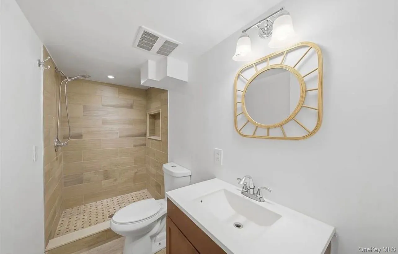 4246 Tremont Avenue, New York, NY, 1 Bedroom Bedrooms, 3 Rooms Rooms,1 BathroomBathrooms,Residential Lease,For Rent,Tremont,0,1023792 4246 Tremont Avenue, New York, NY, 1 Bedroom Bedrooms, 3 Rooms Rooms,1 BathroomBathrooms,Residential Lease,For Rent,Tremont,0,1023792