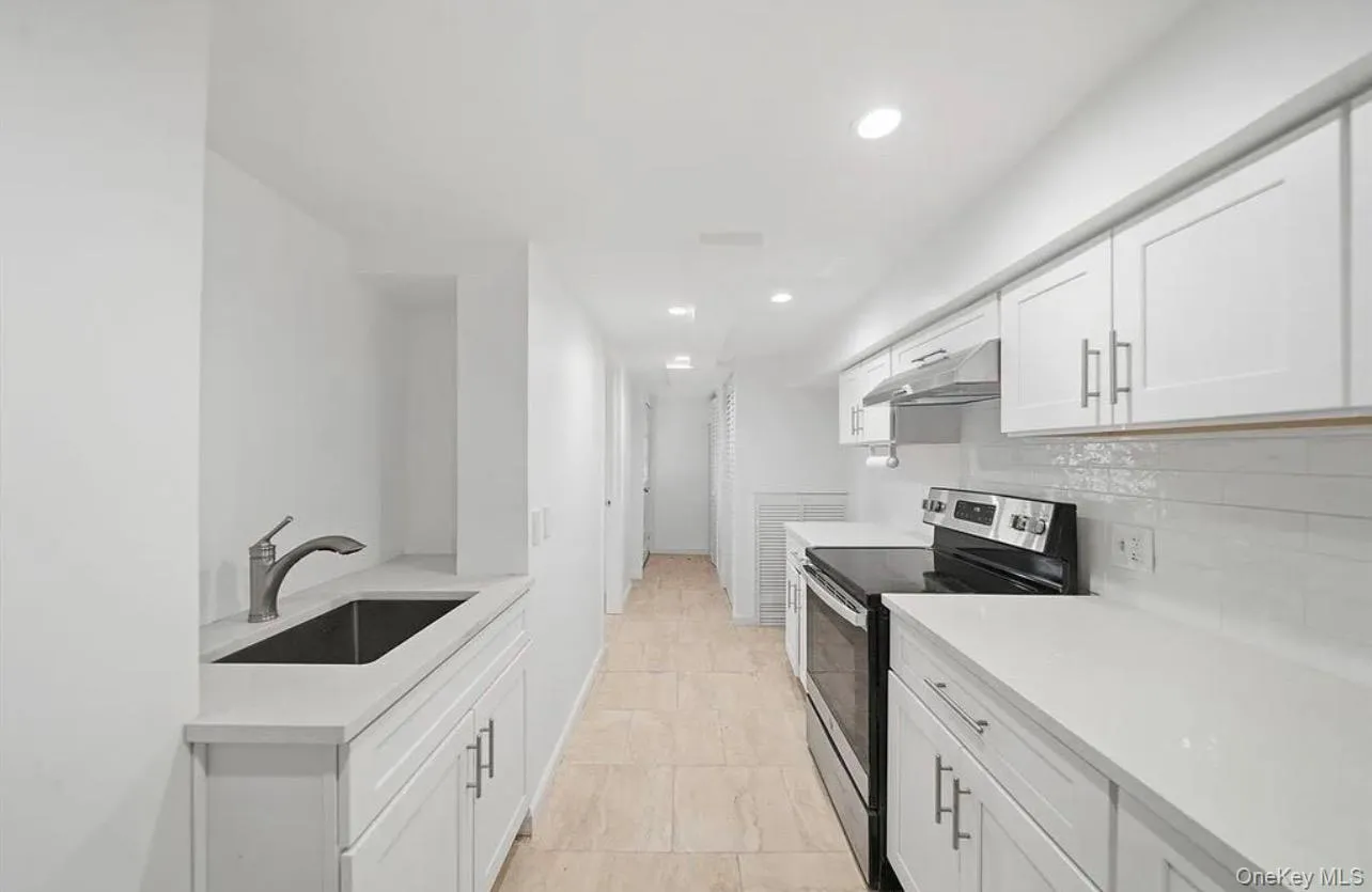 4246 Tremont Avenue, New York, NY, 1 Bedroom Bedrooms, 3 Rooms Rooms,1 BathroomBathrooms,Residential Lease,For Rent,Tremont,0,1023792 4246 Tremont Avenue, New York, NY, 1 Bedroom Bedrooms, 3 Rooms Rooms,1 BathroomBathrooms,Residential Lease,For Rent,Tremont,0,1023792