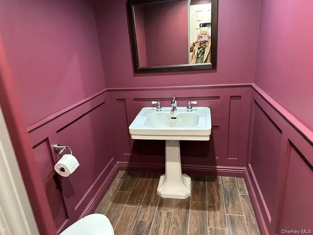 1/2 bath completely redone 1/2 bath completely redone