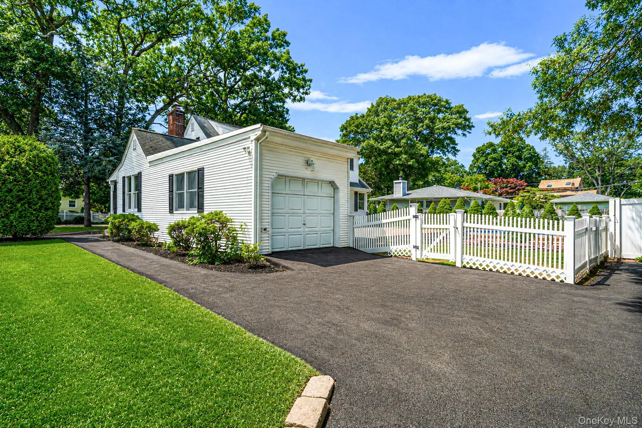 273 Cambon Avenue, Smithtown, NY, 4 Bedrooms Bedrooms, 10 Rooms Rooms,2 BathroomsBathrooms,Residential,For Rent,Cambon,0,1023804 273 Cambon Avenue, Smithtown, NY, 4 Bedrooms Bedrooms, 10 Rooms Rooms,2 BathroomsBathrooms,Residential,For Rent,Cambon,0,1023804