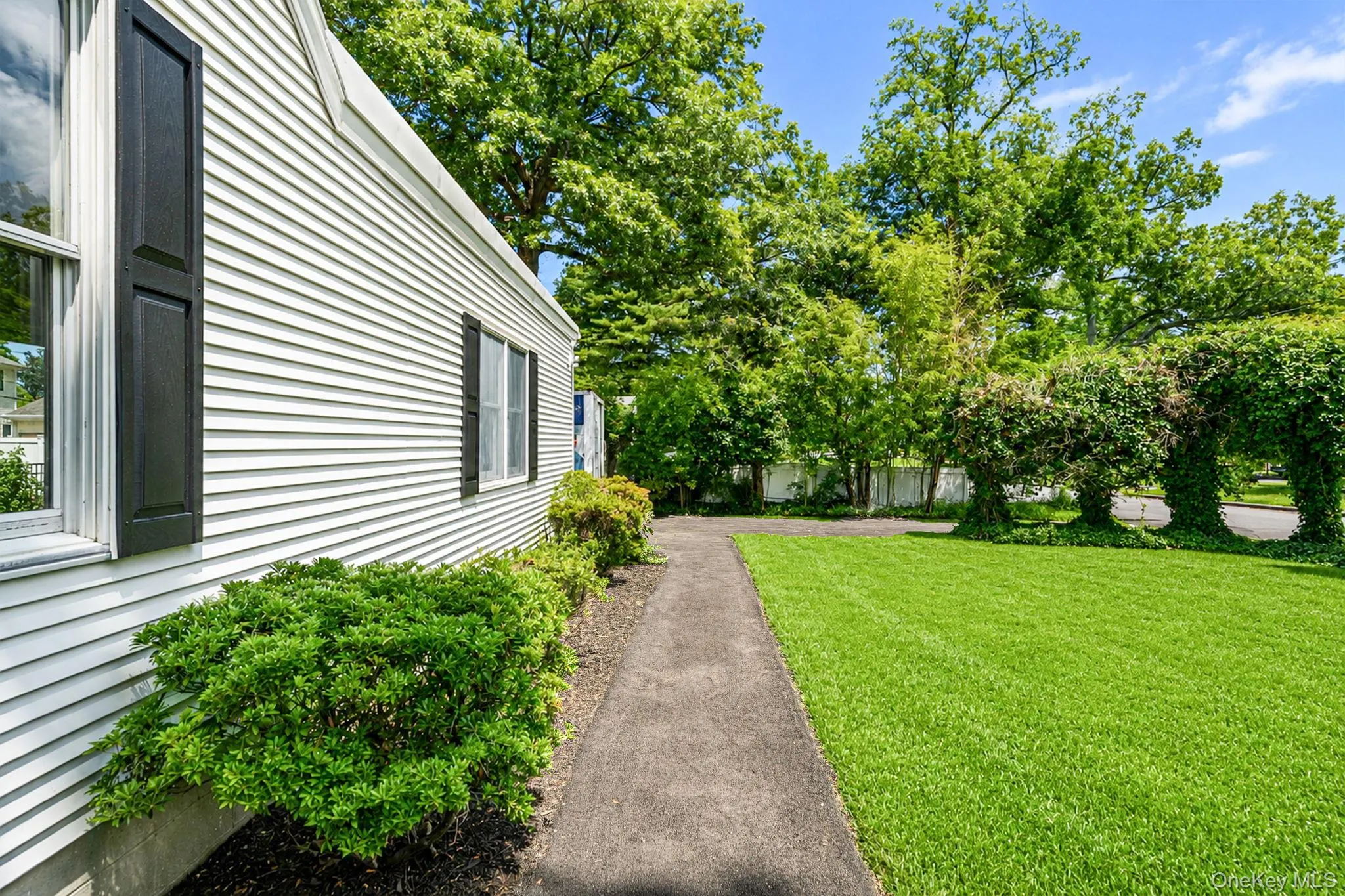 273 Cambon Avenue, Smithtown, NY, 4 Bedrooms Bedrooms, 10 Rooms Rooms,2 BathroomsBathrooms,Residential,For Rent,Cambon,0,1023804 273 Cambon Avenue, Smithtown, NY, 4 Bedrooms Bedrooms, 10 Rooms Rooms,2 BathroomsBathrooms,Residential,For Rent,Cambon,0,1023804