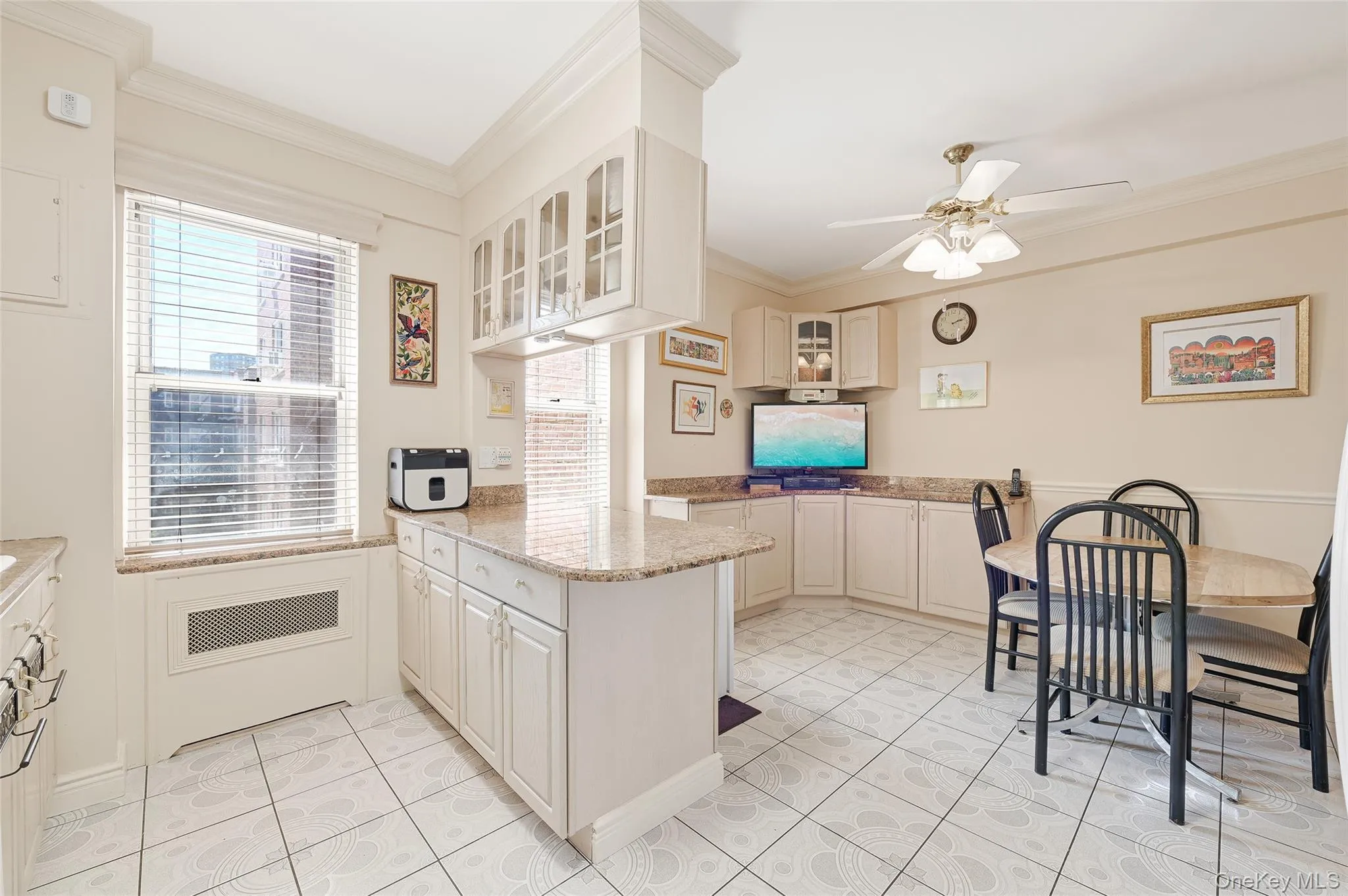 Possible 3rd bedroom without losing window in the kitchen Possible 3rd bedroom without losing window in the kitchen