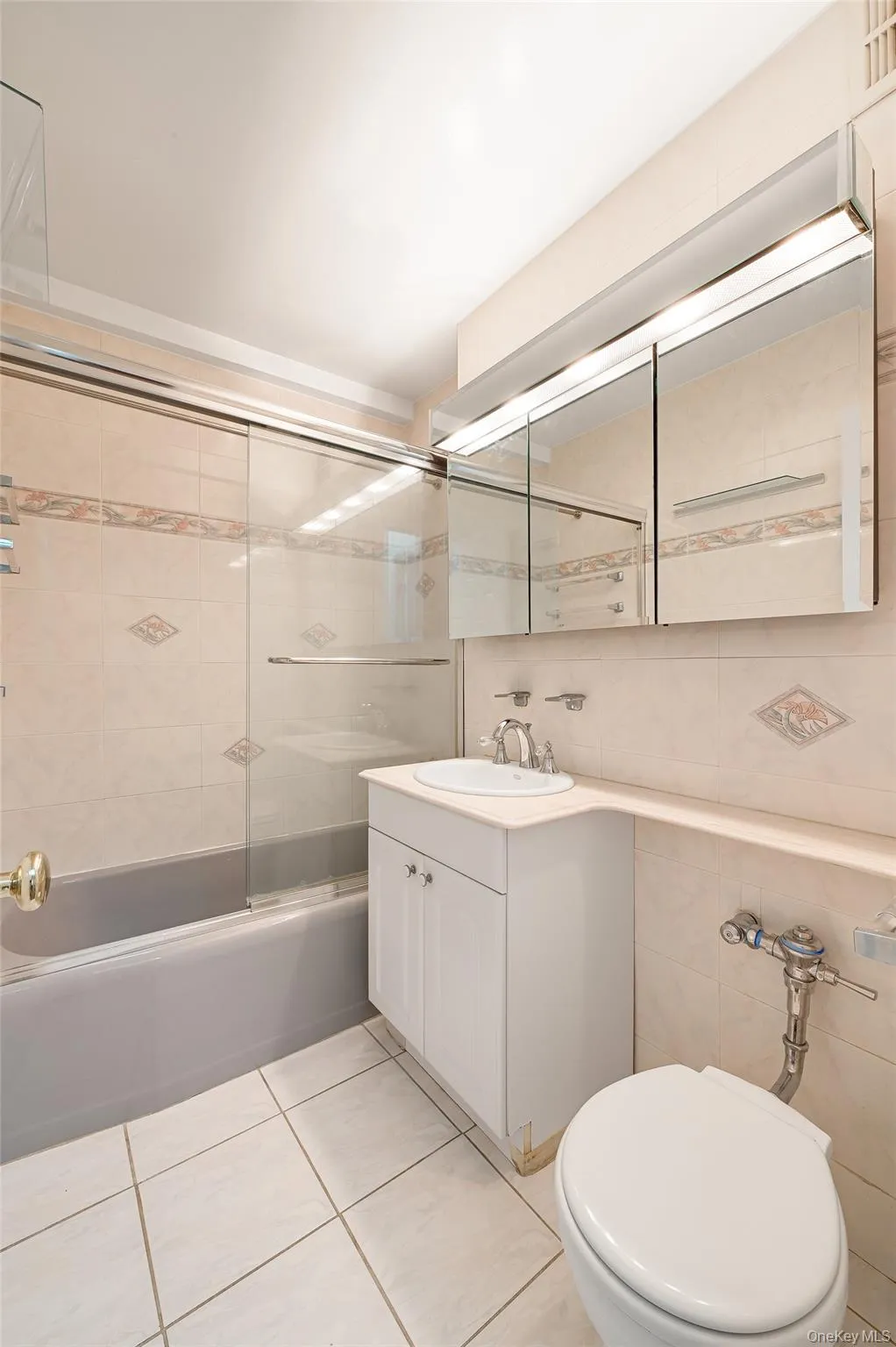 Hallway bathroom with tub Hallway bathroom with tub