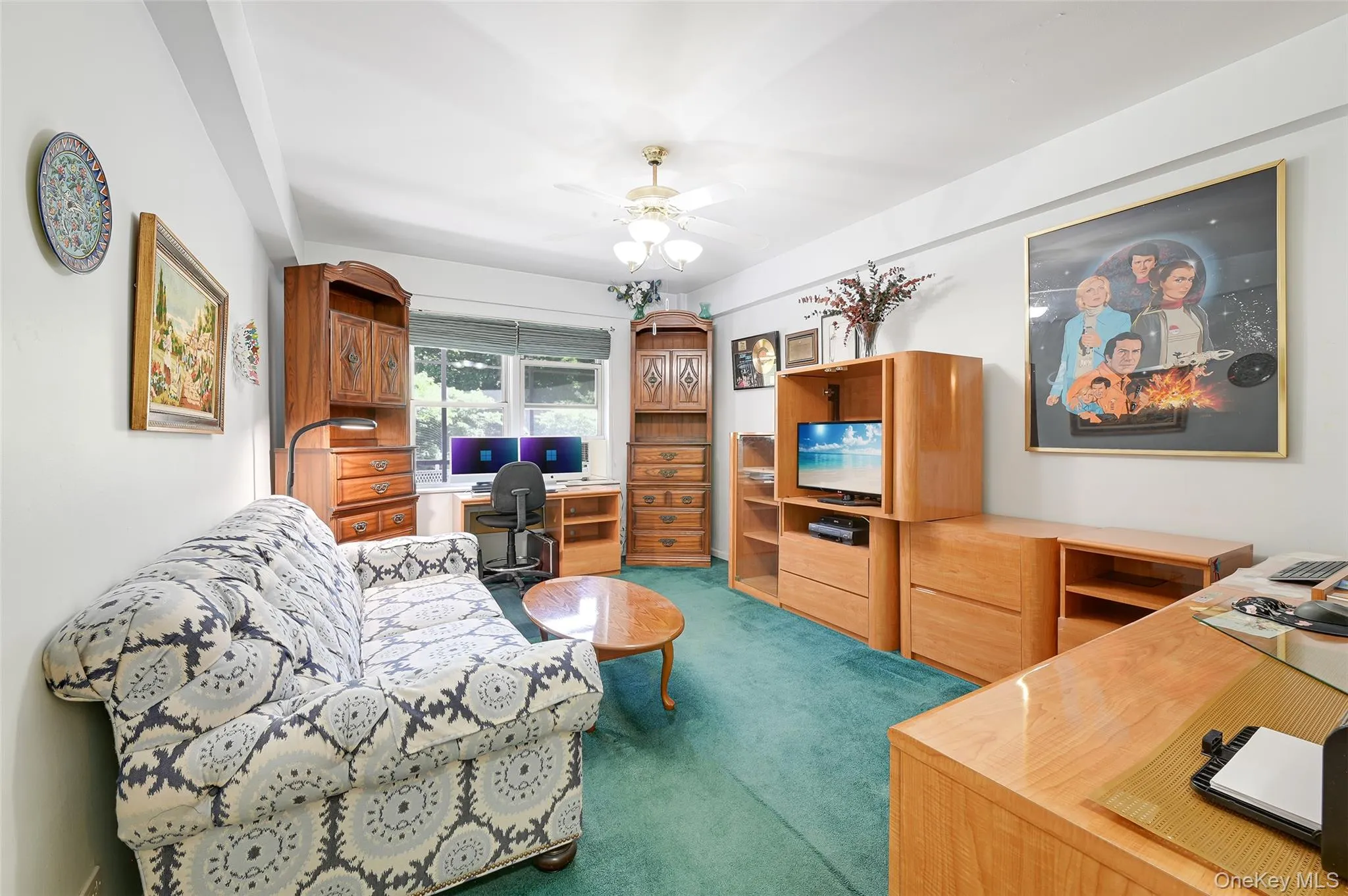 2nd bedroom - large enough for king-sized furniture 2nd bedroom - large enough for king-sized furniture