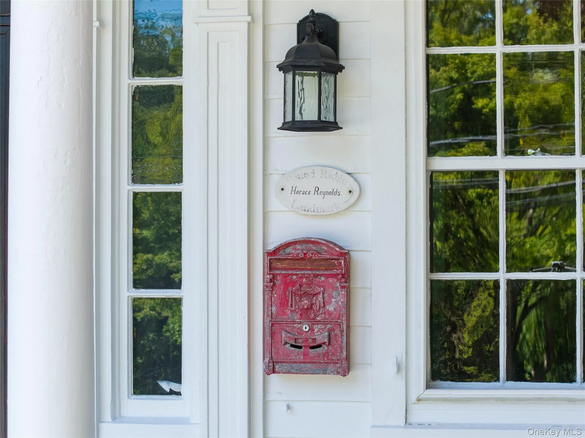 The Horace Reynolds House plaque and mailbox The Horace Reynolds House plaque and mailbox