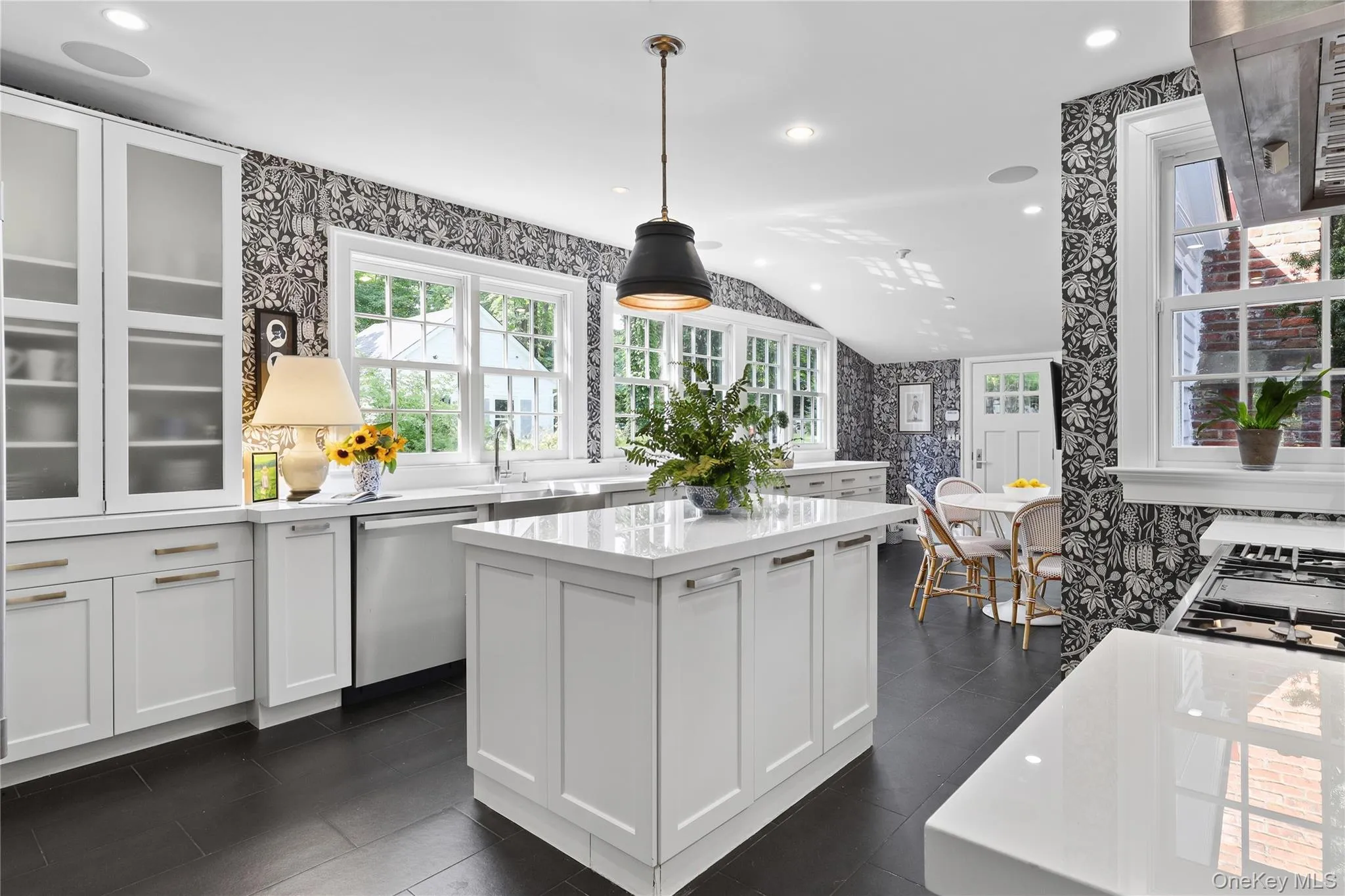Spacious chef's kitchen Spacious chef's kitchen
