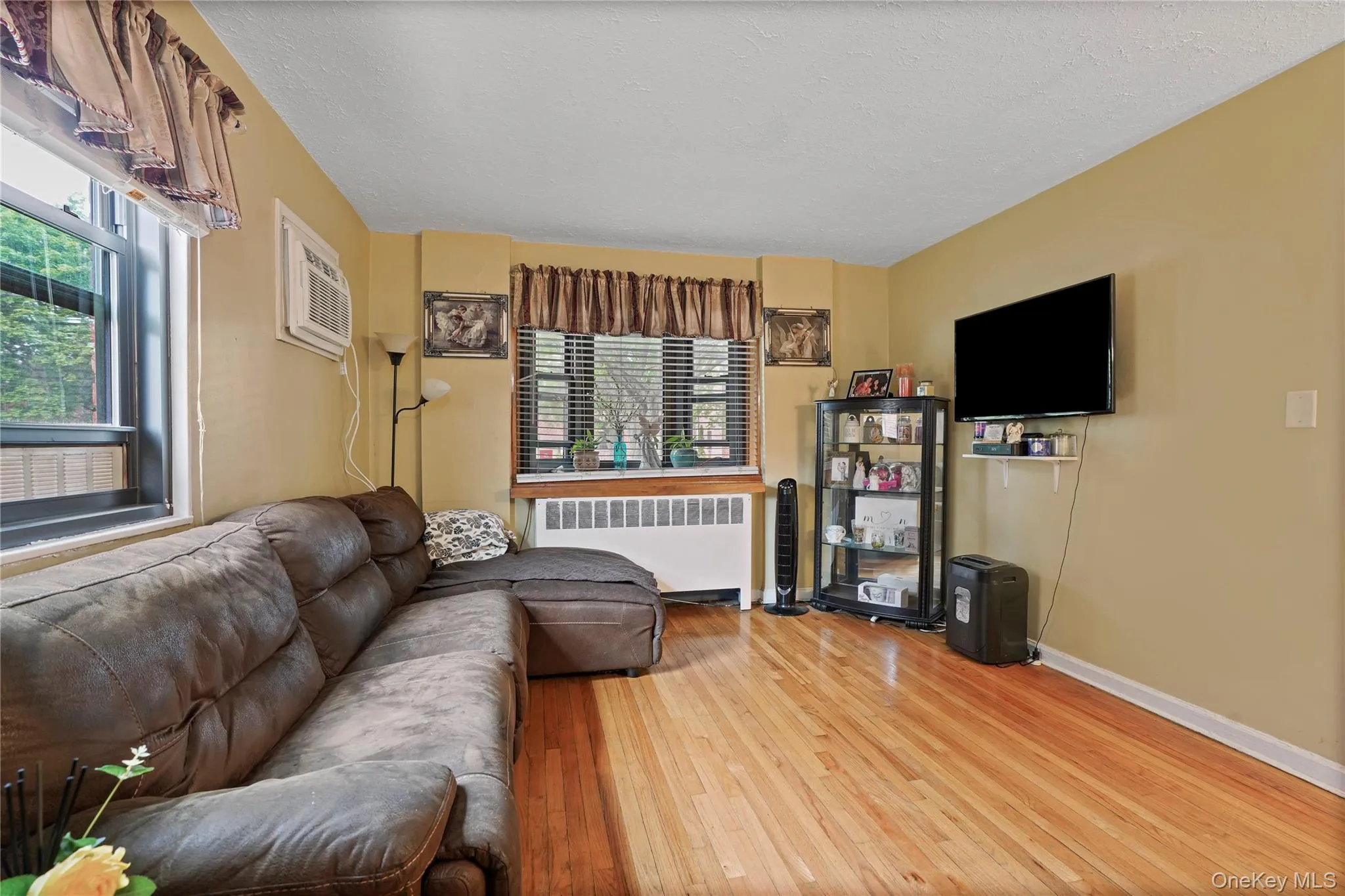155-45 81st Street, New York, NY, 1 Bedroom Bedrooms, 4 Rooms Rooms,1 BathroomBathrooms,Residential,For Rent,81st,0,1023818 155-45 81st Street, New York, NY, 1 Bedroom Bedrooms, 4 Rooms Rooms,1 BathroomBathrooms,Residential,For Rent,81st,0,1023818