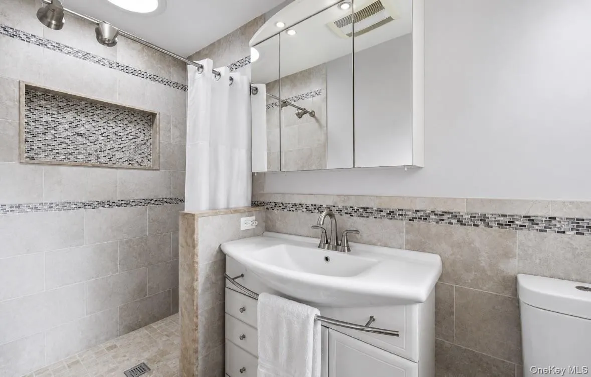 23 Maryetta Court, Oyster Bay, NY, 4 Bedrooms Bedrooms, 8 Rooms Rooms,2 BathroomsBathrooms,Residential,For Rent,Maryetta,0,1023828 23 Maryetta Court, Oyster Bay, NY, 4 Bedrooms Bedrooms, 8 Rooms Rooms,2 BathroomsBathrooms,Residential,For Rent,Maryetta,0,1023828