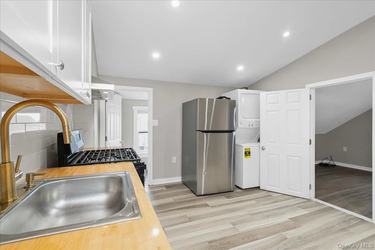 453 Route 17M, Middletown, NY, 2 Bedrooms Bedrooms, 4 Rooms Rooms,1 BathroomBathrooms,Residential Lease,For Rent,Route 17M,0,1023831 453 Route 17M, Middletown, NY, 2 Bedrooms Bedrooms, 4 Rooms Rooms,1 BathroomBathrooms,Residential Lease,For Rent,Route 17M,0,1023831