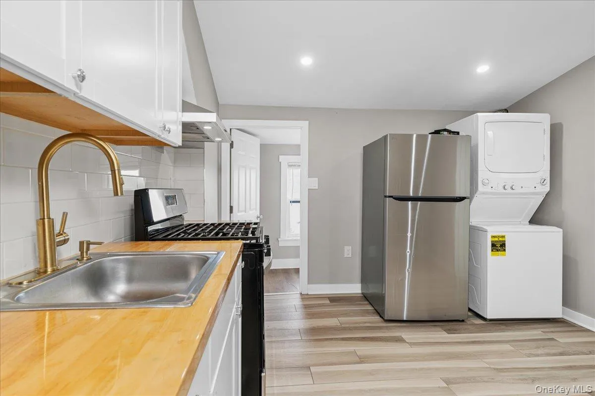 453 Route 17M, Middletown, NY, 2 Bedrooms Bedrooms, 4 Rooms Rooms,1 BathroomBathrooms,Residential Lease,For Rent,Route 17M,0,1023831 453 Route 17M, Middletown, NY, 2 Bedrooms Bedrooms, 4 Rooms Rooms,1 BathroomBathrooms,Residential Lease,For Rent,Route 17M,0,1023831