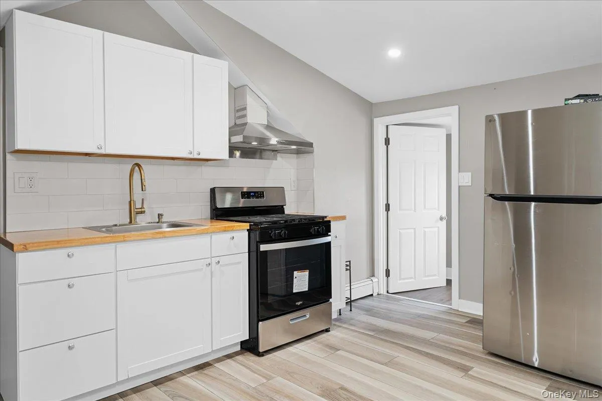 453 Route 17M, Middletown, NY, 2 Bedrooms Bedrooms, 4 Rooms Rooms,1 BathroomBathrooms,Residential Lease,For Rent,Route 17M,0,1023831 453 Route 17M, Middletown, NY, 2 Bedrooms Bedrooms, 4 Rooms Rooms,1 BathroomBathrooms,Residential Lease,For Rent,Route 17M,0,1023831