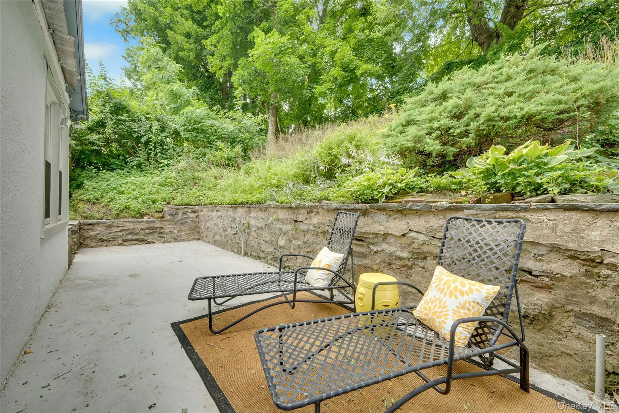 Ample room for outdoor entertainment and dining. Ample room for outdoor entertainment and dining.