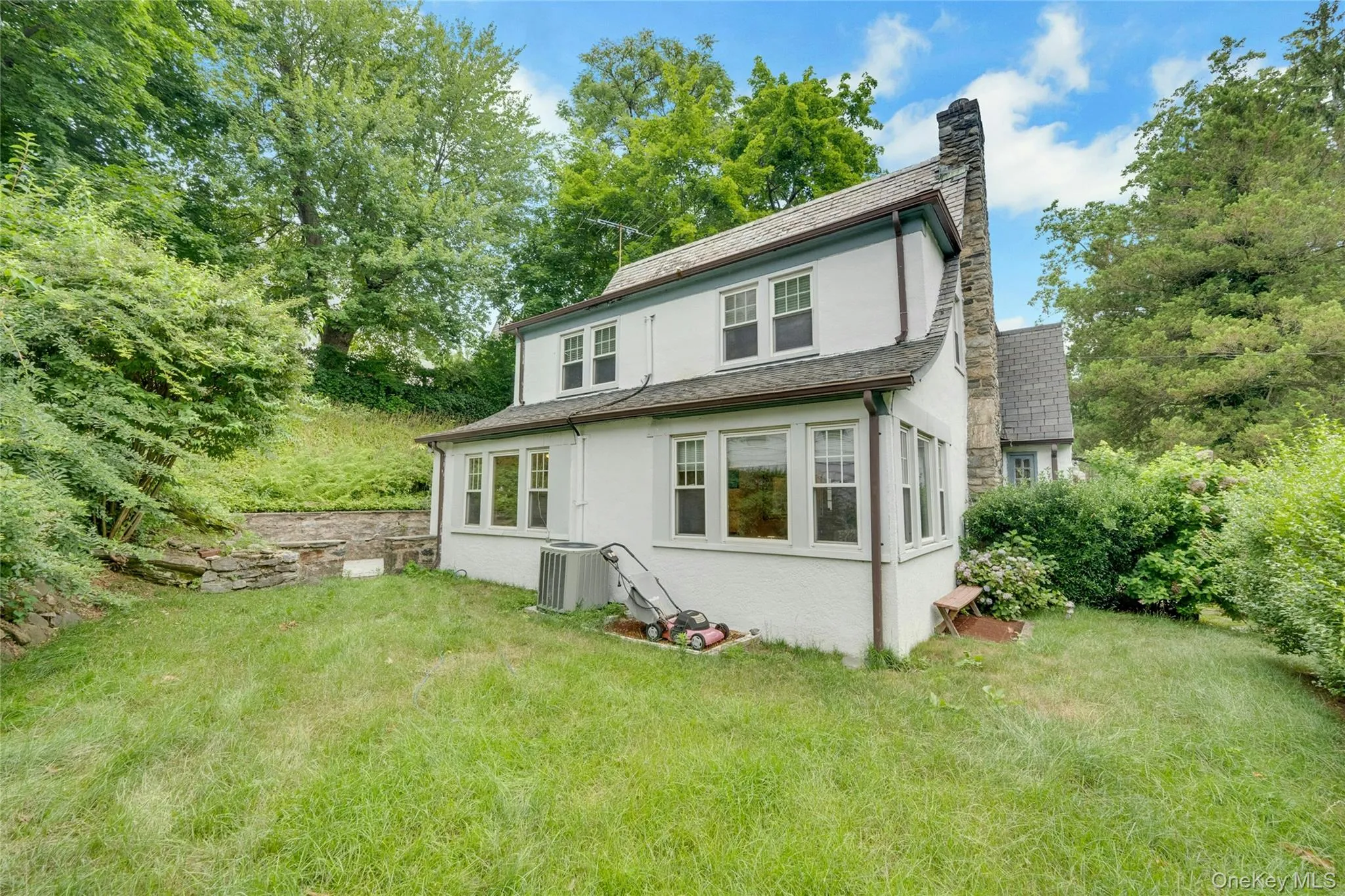 Side yard offers room for a garden or play space. Side yard offers room for a garden or play space.