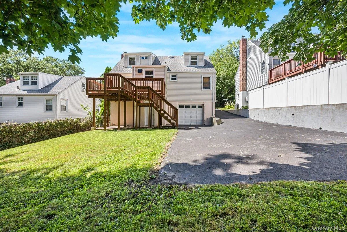 104 Lefferts Road, Yonkers, NY, 4 Bedrooms Bedrooms, 8 Rooms Rooms,1 BathroomBathrooms,Residential,For Rent,Lefferts,0,1023836 104 Lefferts Road, Yonkers, NY, 4 Bedrooms Bedrooms, 8 Rooms Rooms,1 BathroomBathrooms,Residential,For Rent,Lefferts,0,1023836