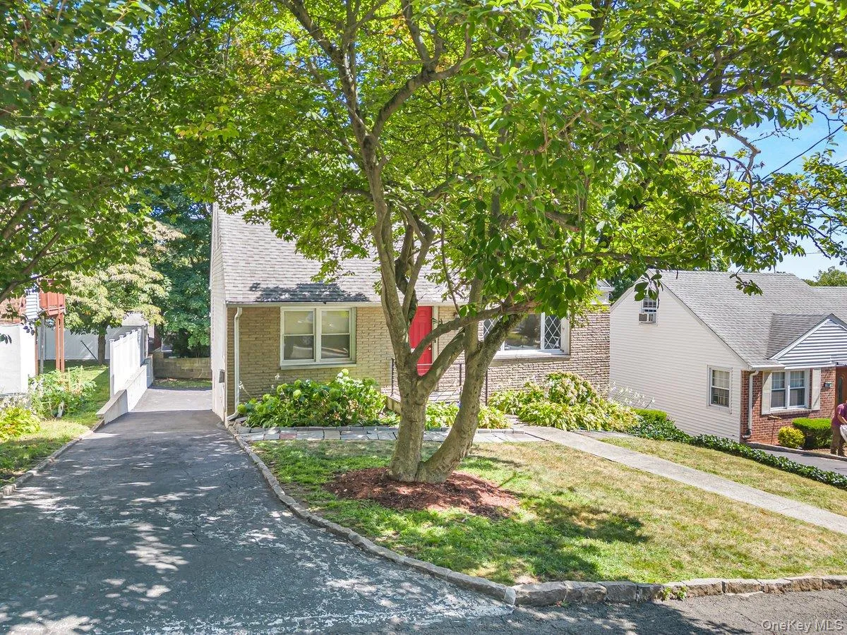 104 Lefferts Road, Yonkers, NY, 4 Bedrooms Bedrooms, 8 Rooms Rooms,1 BathroomBathrooms,Residential,For Rent,Lefferts,0,1023836 104 Lefferts Road, Yonkers, NY, 4 Bedrooms Bedrooms, 8 Rooms Rooms,1 BathroomBathrooms,Residential,For Rent,Lefferts,0,1023836