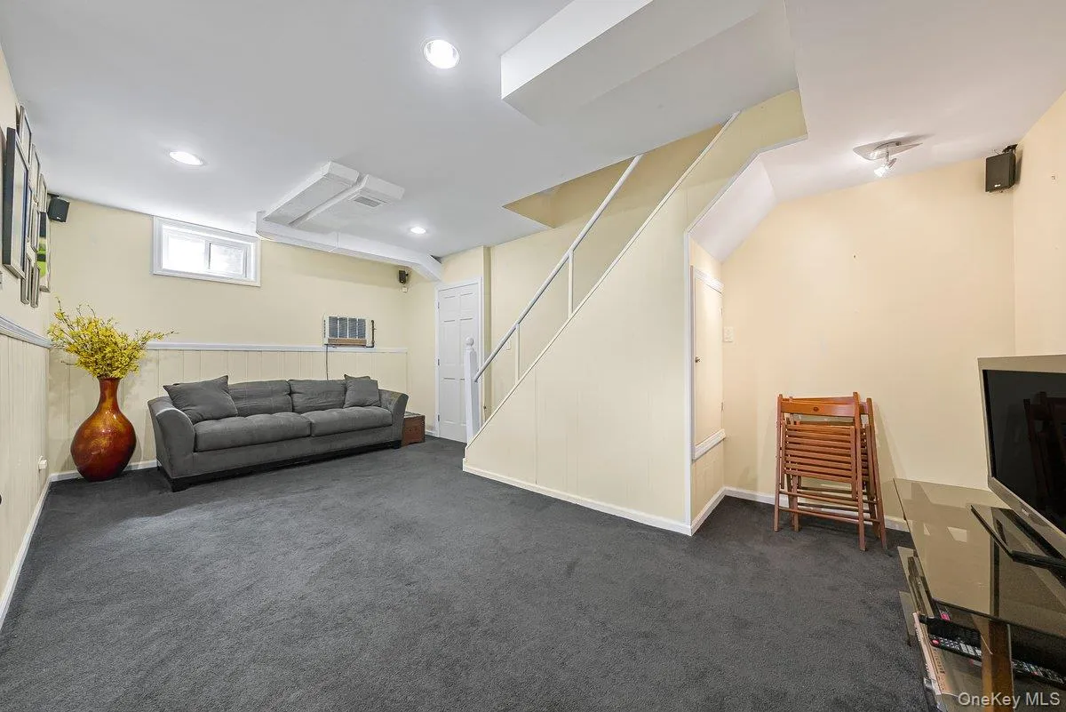 104 Lefferts Road, Yonkers, NY, 4 Bedrooms Bedrooms, 8 Rooms Rooms,1 BathroomBathrooms,Residential,For Rent,Lefferts,0,1023836 104 Lefferts Road, Yonkers, NY, 4 Bedrooms Bedrooms, 8 Rooms Rooms,1 BathroomBathrooms,Residential,For Rent,Lefferts,0,1023836