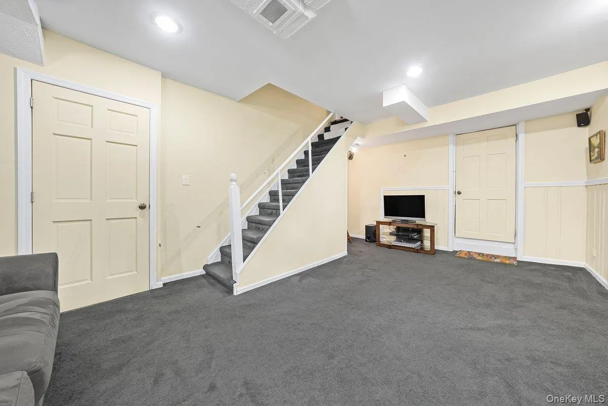 104 Lefferts Road, Yonkers, NY, 4 Bedrooms Bedrooms, 8 Rooms Rooms,1 BathroomBathrooms,Residential,For Rent,Lefferts,0,1023836 104 Lefferts Road, Yonkers, NY, 4 Bedrooms Bedrooms, 8 Rooms Rooms,1 BathroomBathrooms,Residential,For Rent,Lefferts,0,1023836