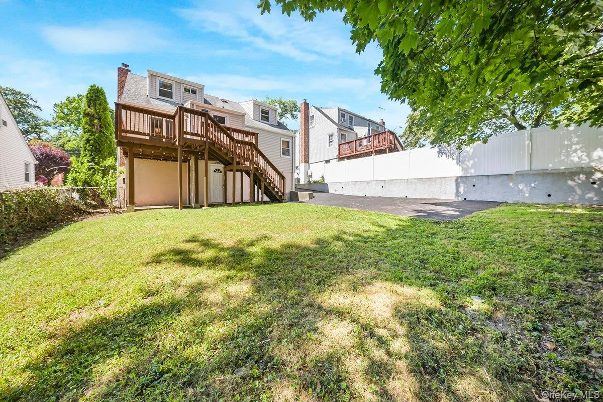 104 Lefferts Road, Yonkers, NY, 4 Bedrooms Bedrooms, 8 Rooms Rooms,1 BathroomBathrooms,Residential,For Rent,Lefferts,0,1023836 104 Lefferts Road, Yonkers, NY, 4 Bedrooms Bedrooms, 8 Rooms Rooms,1 BathroomBathrooms,Residential,For Rent,Lefferts,0,1023836