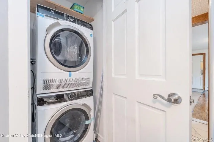 583 Savoy Street, Ulster, NY, 3 Bedrooms Bedrooms, 6 Rooms Rooms,1 BathroomBathrooms,Residential,For Rent,Savoy,0,1023848 583 Savoy Street, Ulster, NY, 3 Bedrooms Bedrooms, 6 Rooms Rooms,1 BathroomBathrooms,Residential,For Rent,Savoy,0,1023848