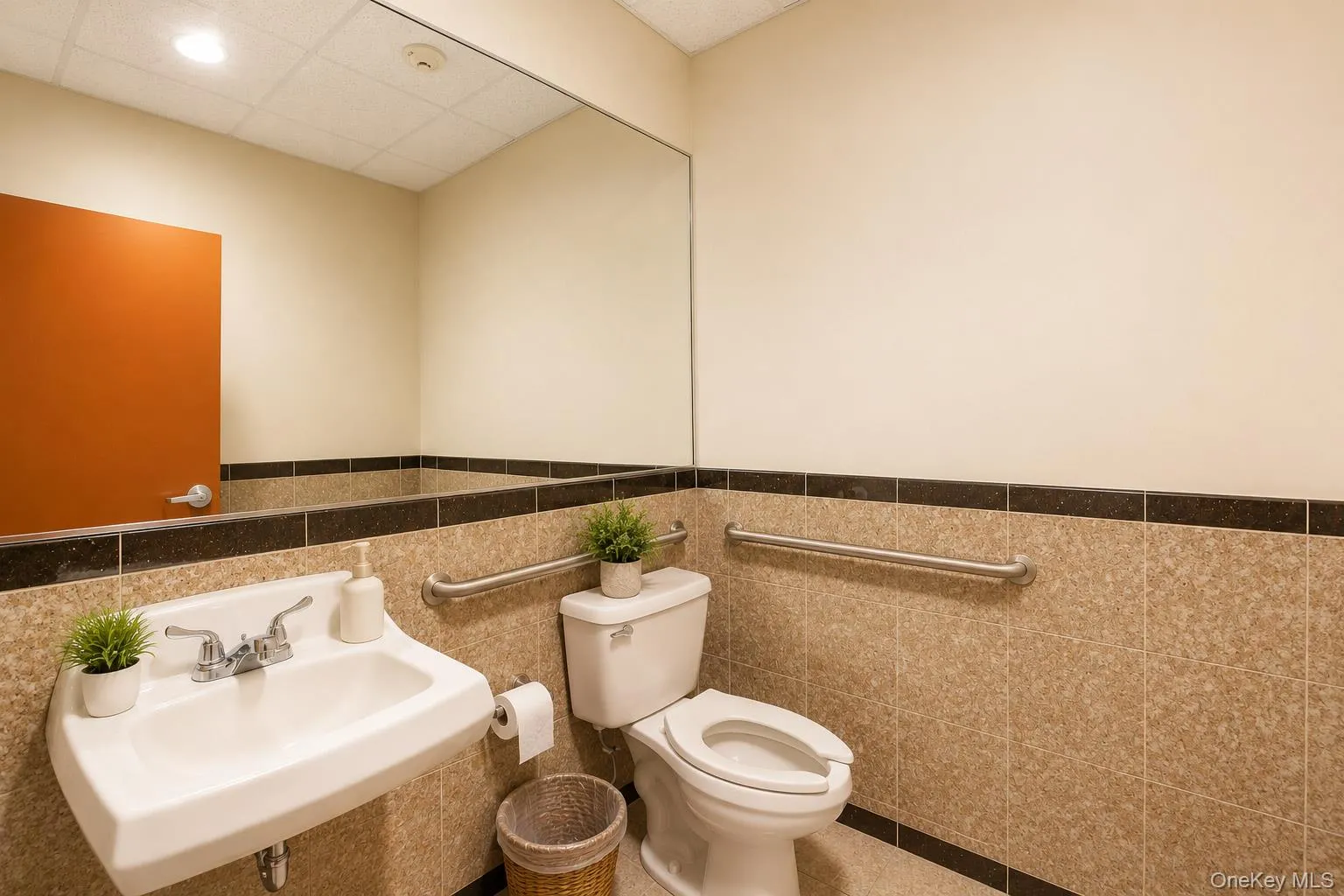 1158 Atlantic Avenue, Hempstead, NY, ,Commercial Lease,For Rent,Atlantic,0,1023860 1158 Atlantic Avenue, Hempstead, NY, ,Commercial Lease,For Rent,Atlantic,0,1023860
