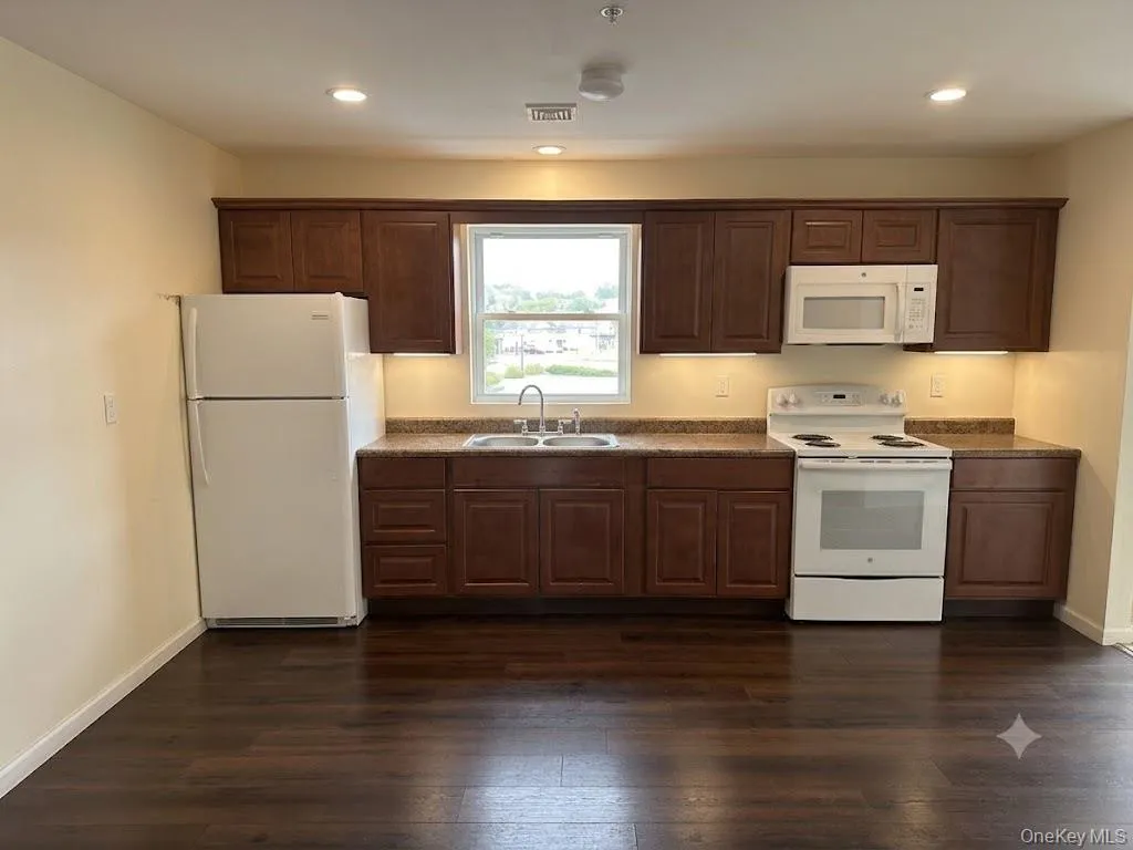 6270 Route 209, Rochester, NY, 2 Bedrooms Bedrooms, 3 Rooms Rooms,1 BathroomBathrooms,Residential Lease,For Rent,Route 209,0,1023892 6270 Route 209, Rochester, NY, 2 Bedrooms Bedrooms, 3 Rooms Rooms,1 BathroomBathrooms,Residential Lease,For Rent,Route 209,0,1023892