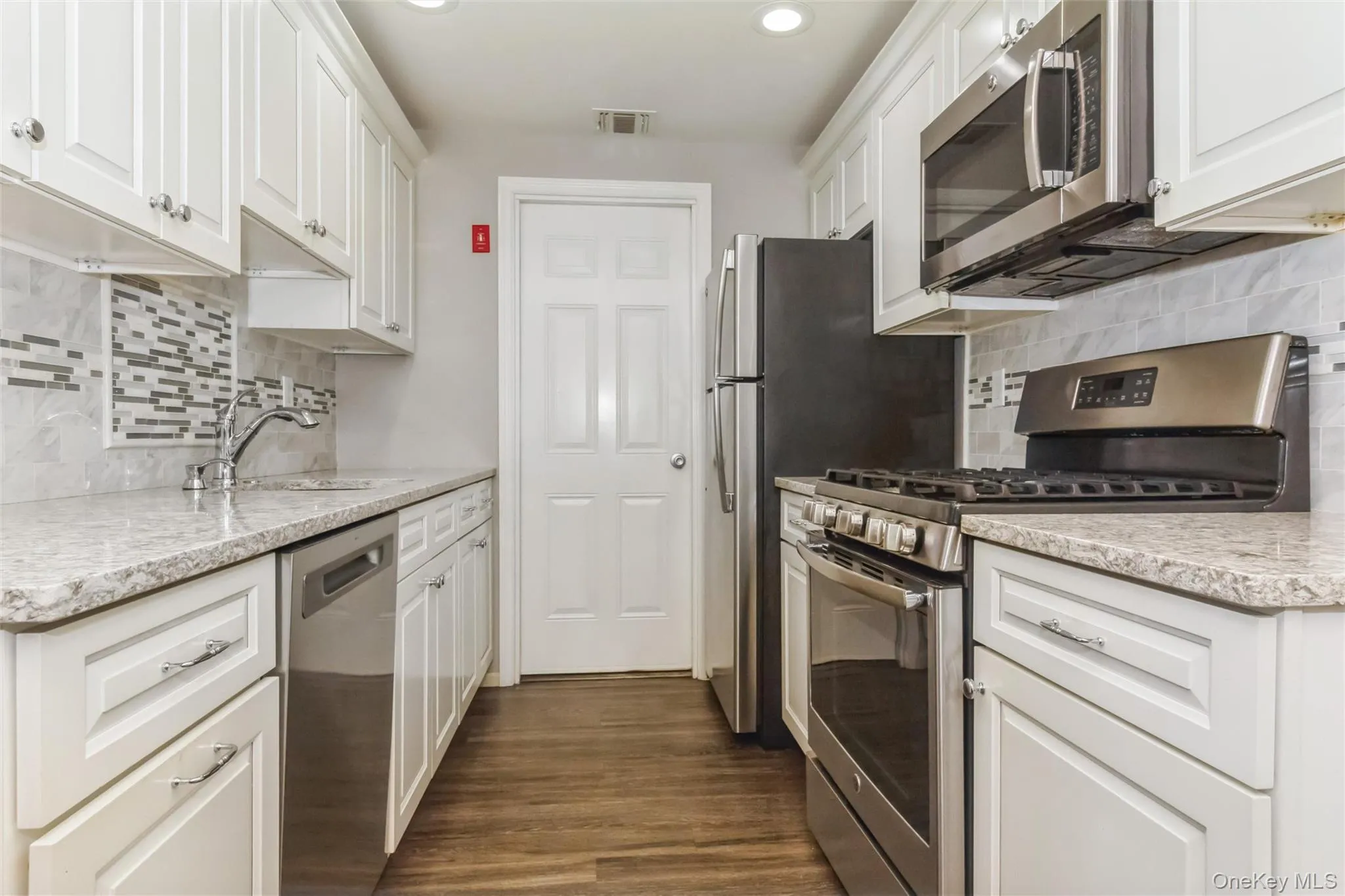 383 Birchwood Road, Brookhaven, NY, 1 Bedroom Bedrooms, 4 Rooms Rooms,1 BathroomBathrooms,Residential,For Rent,Birchwood,0,1023893 383 Birchwood Road, Brookhaven, NY, 1 Bedroom Bedrooms, 4 Rooms Rooms,1 BathroomBathrooms,Residential,For Rent,Birchwood,0,1023893
