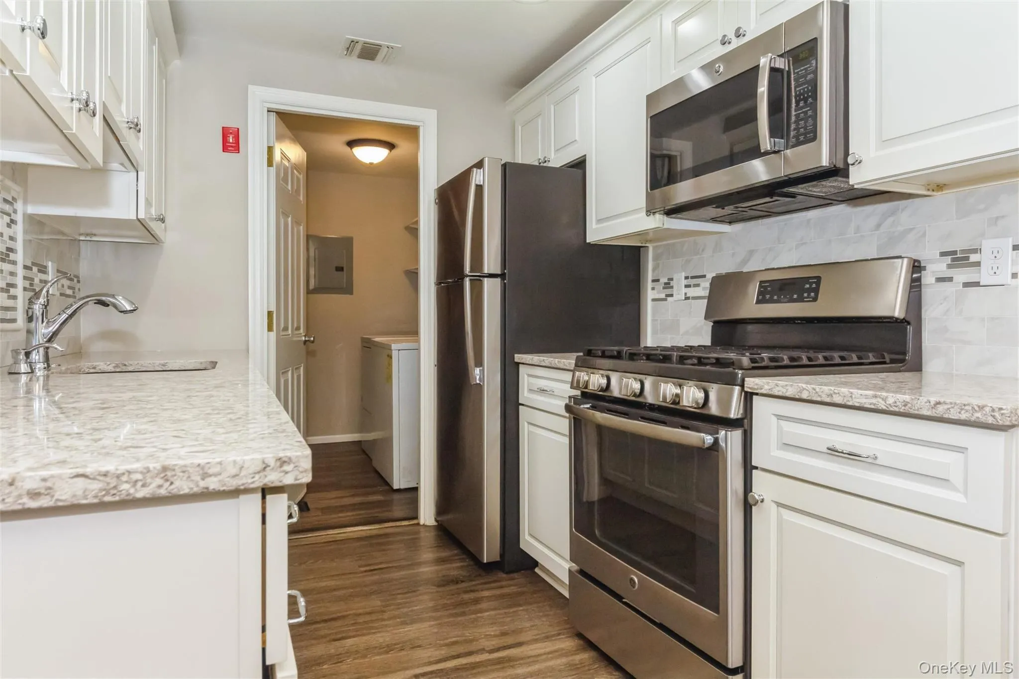 383 Birchwood Road, Brookhaven, NY, 1 Bedroom Bedrooms, 4 Rooms Rooms,1 BathroomBathrooms,Residential,For Rent,Birchwood,0,1023893 383 Birchwood Road, Brookhaven, NY, 1 Bedroom Bedrooms, 4 Rooms Rooms,1 BathroomBathrooms,Residential,For Rent,Birchwood,0,1023893