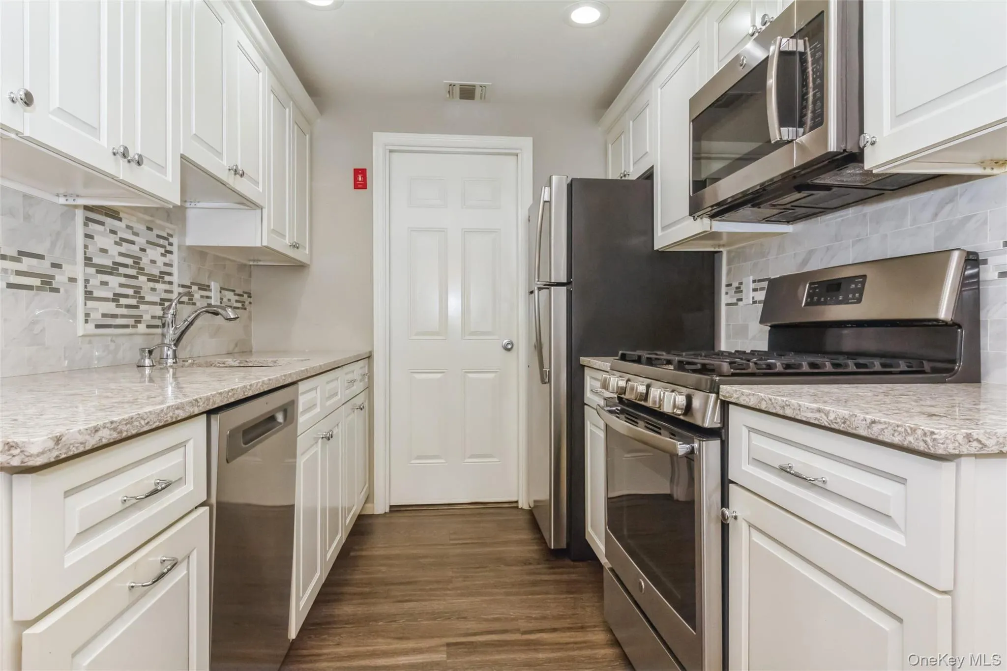383 Birchwood Road, Brookhaven, NY, 1 Bedroom Bedrooms, 4 Rooms Rooms,1 BathroomBathrooms,Residential,For Rent,Birchwood,0,1023893 383 Birchwood Road, Brookhaven, NY, 1 Bedroom Bedrooms, 4 Rooms Rooms,1 BathroomBathrooms,Residential,For Rent,Birchwood,0,1023893