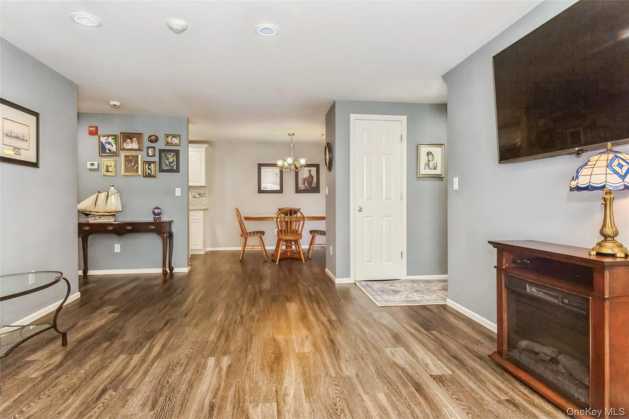383 Birchwood Road, Brookhaven, NY, 1 Bedroom Bedrooms, 4 Rooms Rooms,1 BathroomBathrooms,Residential,For Rent,Birchwood,0,1023893 383 Birchwood Road, Brookhaven, NY, 1 Bedroom Bedrooms, 4 Rooms Rooms,1 BathroomBathrooms,Residential,For Rent,Birchwood,0,1023893