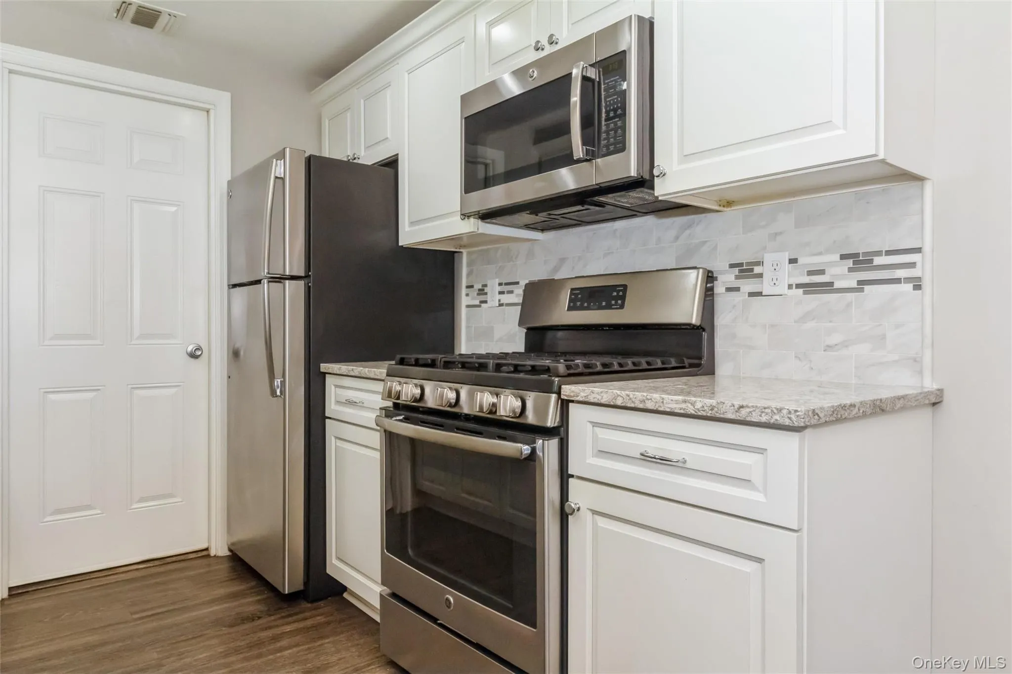 383 Birchwood Road, Brookhaven, NY, 1 Bedroom Bedrooms, 4 Rooms Rooms,1 BathroomBathrooms,Residential,For Rent,Birchwood,0,1023893 383 Birchwood Road, Brookhaven, NY, 1 Bedroom Bedrooms, 4 Rooms Rooms,1 BathroomBathrooms,Residential,For Rent,Birchwood,0,1023893