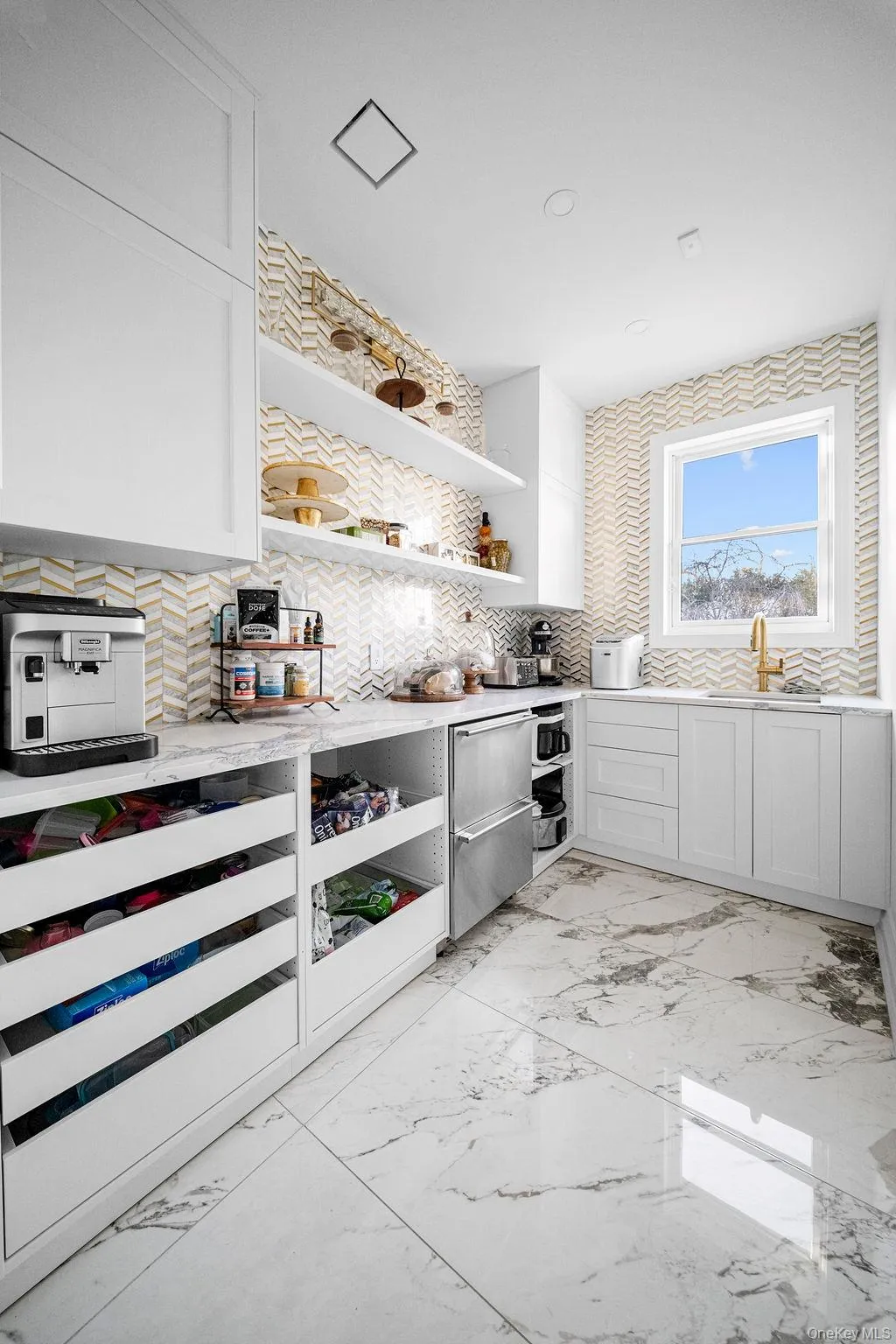 5 Nicolosi Drive, New York, NY, 4 Bedrooms Bedrooms, 11 Rooms Rooms,5 BathroomsBathrooms,Residential,For Rent,Nicolosi,0,1023913 5 Nicolosi Drive, New York, NY, 4 Bedrooms Bedrooms, 11 Rooms Rooms,5 BathroomsBathrooms,Residential,For Rent,Nicolosi,0,1023913