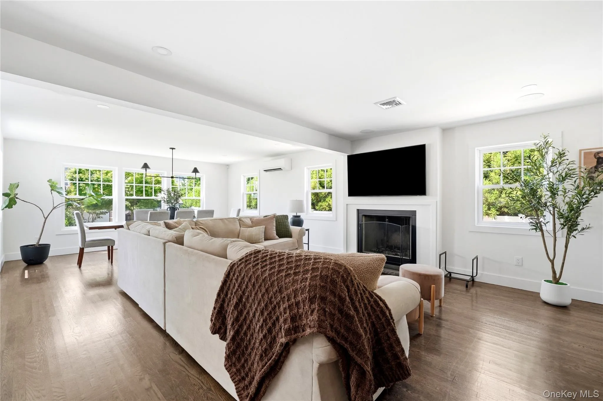 240 Eaton Lane, Islip, NY, 4 Bedrooms Bedrooms, 9 Rooms Rooms,2 BathroomsBathrooms,Residential,For Rent,Eaton,0,1023915 240 Eaton Lane, Islip, NY, 4 Bedrooms Bedrooms, 9 Rooms Rooms,2 BathroomsBathrooms,Residential,For Rent,Eaton,0,1023915