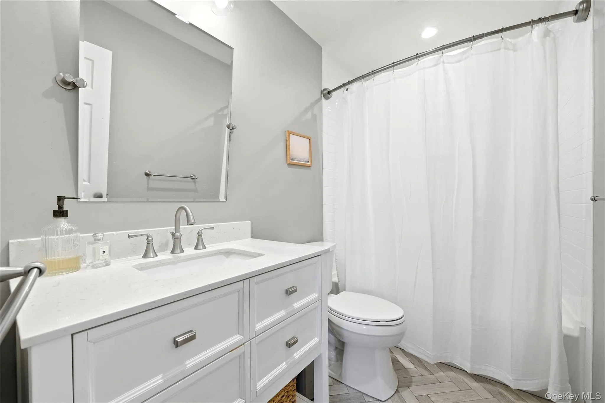240 Eaton Lane, Islip, NY, 4 Bedrooms Bedrooms, 9 Rooms Rooms,2 BathroomsBathrooms,Residential,For Rent,Eaton,0,1023915 240 Eaton Lane, Islip, NY, 4 Bedrooms Bedrooms, 9 Rooms Rooms,2 BathroomsBathrooms,Residential,For Rent,Eaton,0,1023915