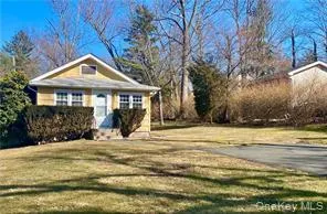 5 Louis Avenue, Clarkstown, NY, 2 Bedrooms Bedrooms, 5 Rooms Rooms,1 BathroomBathrooms,Residential Lease,For Rent,Louis,0,1023917 5 Louis Avenue, Clarkstown, NY, 2 Bedrooms Bedrooms, 5 Rooms Rooms,1 BathroomBathrooms,Residential Lease,For Rent,Louis,0,1023917