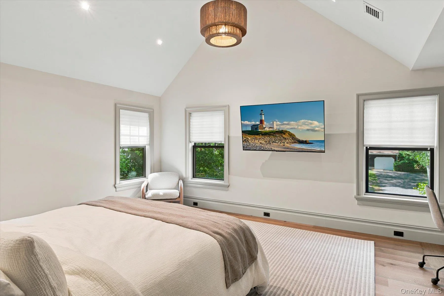 Vaulted ceiling with recessed lighting and a central drum pendant light fixture Vaulted ceiling with recessed lighting and a central drum pendant light fixture