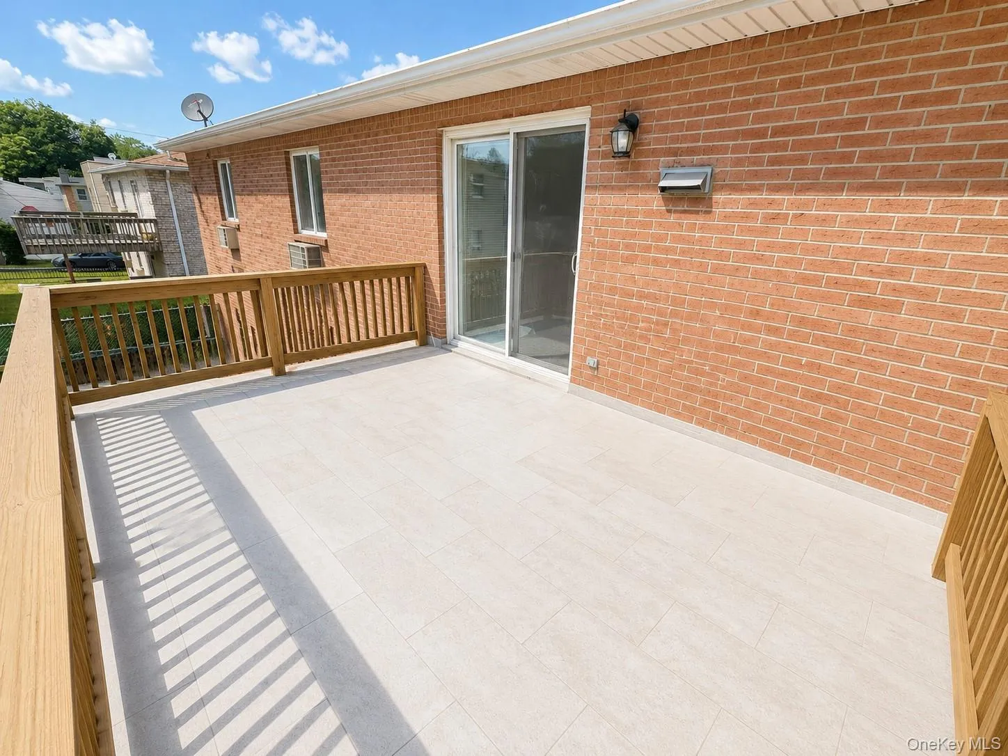 Large Deck next to kitchen Large Deck next to kitchen