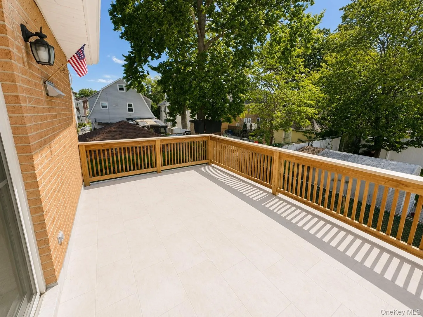 Large Deck next to kitchen Large Deck next to kitchen