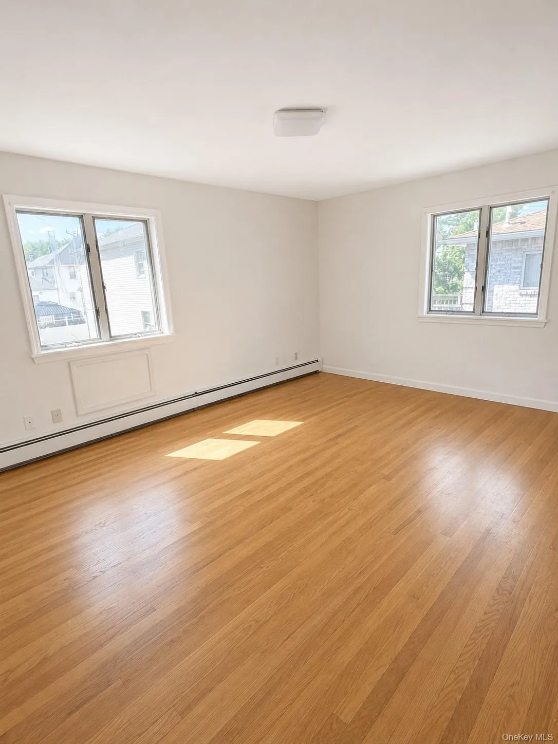 Large 2nd Bedroom with abundance of natural light Large 2nd Bedroom with abundance of natural light