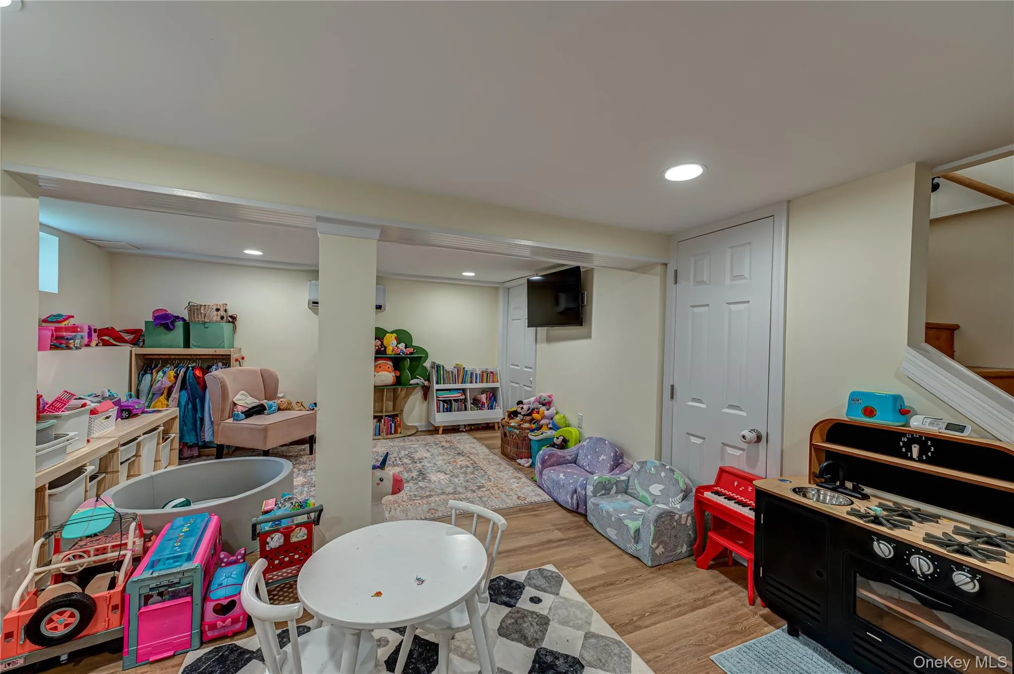 21 Bay 3rd Street, Islip, NY, 2 Bedrooms Bedrooms, 6 Rooms Rooms,1 BathroomBathrooms,Residential,For Rent,Bay 3rd,0,1023939 21 Bay 3rd Street, Islip, NY, 2 Bedrooms Bedrooms, 6 Rooms Rooms,1 BathroomBathrooms,Residential,For Rent,Bay 3rd,0,1023939