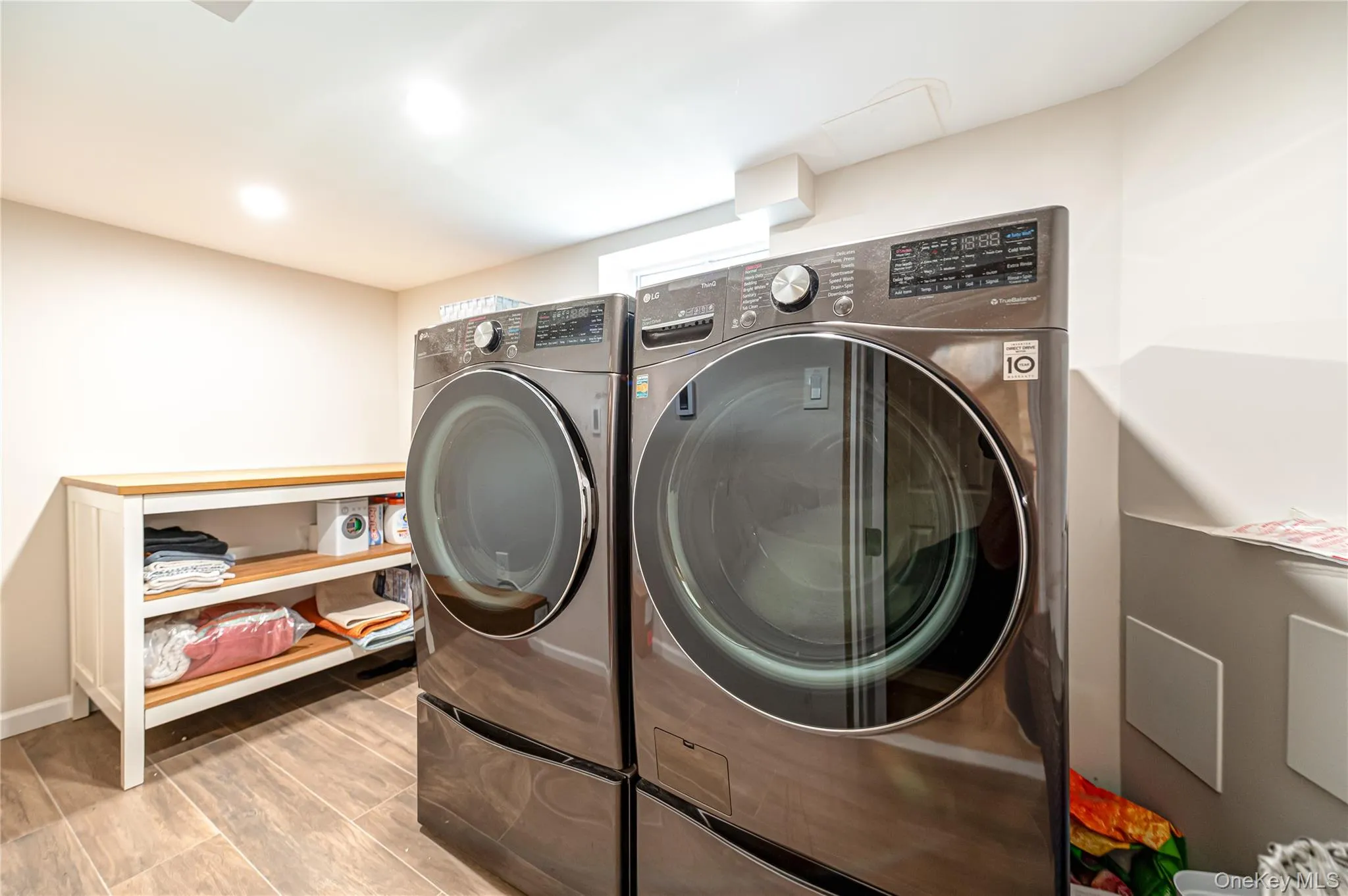 21 Bay 3rd Street, Islip, NY, 2 Bedrooms Bedrooms, 6 Rooms Rooms,1 BathroomBathrooms,Residential,For Rent,Bay 3rd,0,1023939 21 Bay 3rd Street, Islip, NY, 2 Bedrooms Bedrooms, 6 Rooms Rooms,1 BathroomBathrooms,Residential,For Rent,Bay 3rd,0,1023939