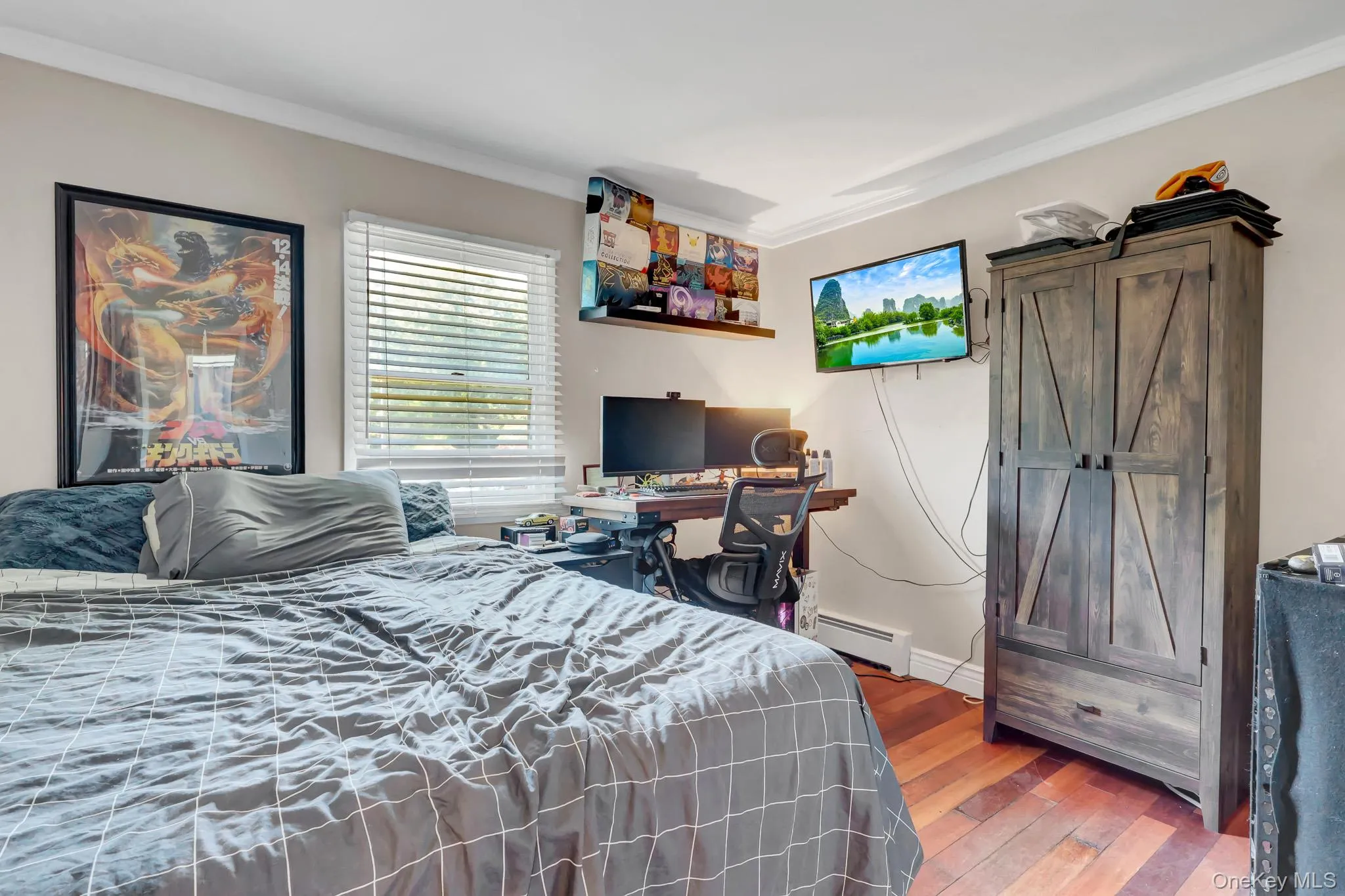 Queen Bedroom with large Closet Queen Bedroom with large Closet