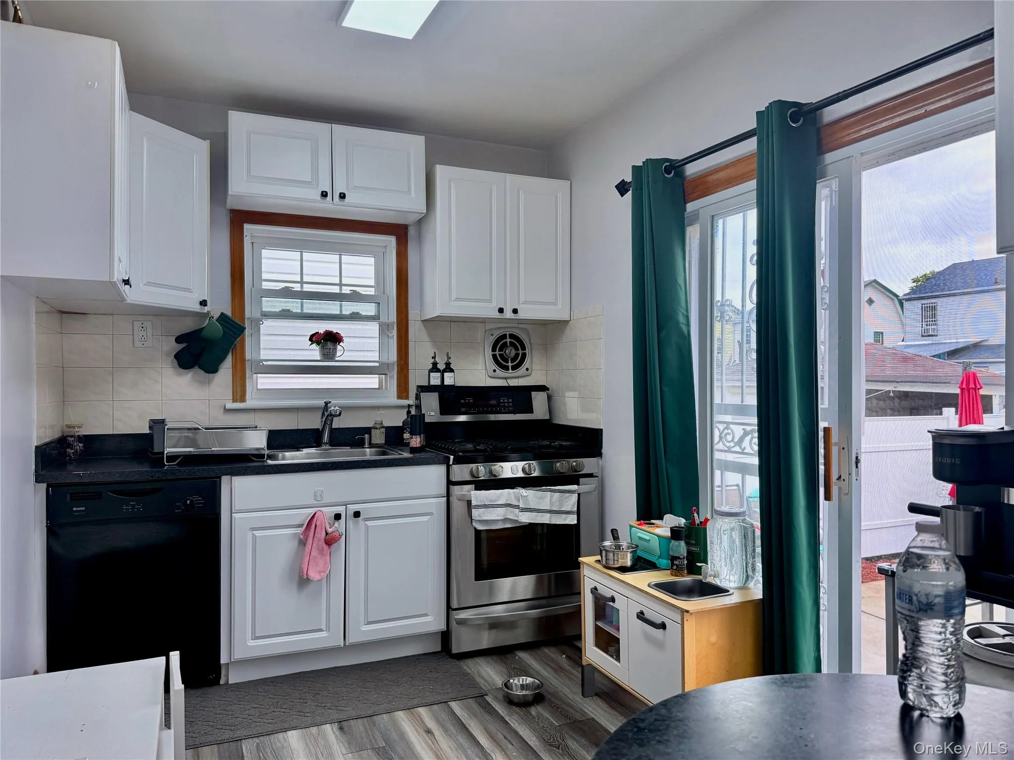 9230 212th Place, New York, NY, 3 Bedrooms Bedrooms, 7 Rooms Rooms,2 BathroomsBathrooms,Residential,For Rent,212th,0,1023957 9230 212th Place, New York, NY, 3 Bedrooms Bedrooms, 7 Rooms Rooms,2 BathroomsBathrooms,Residential,For Rent,212th,0,1023957