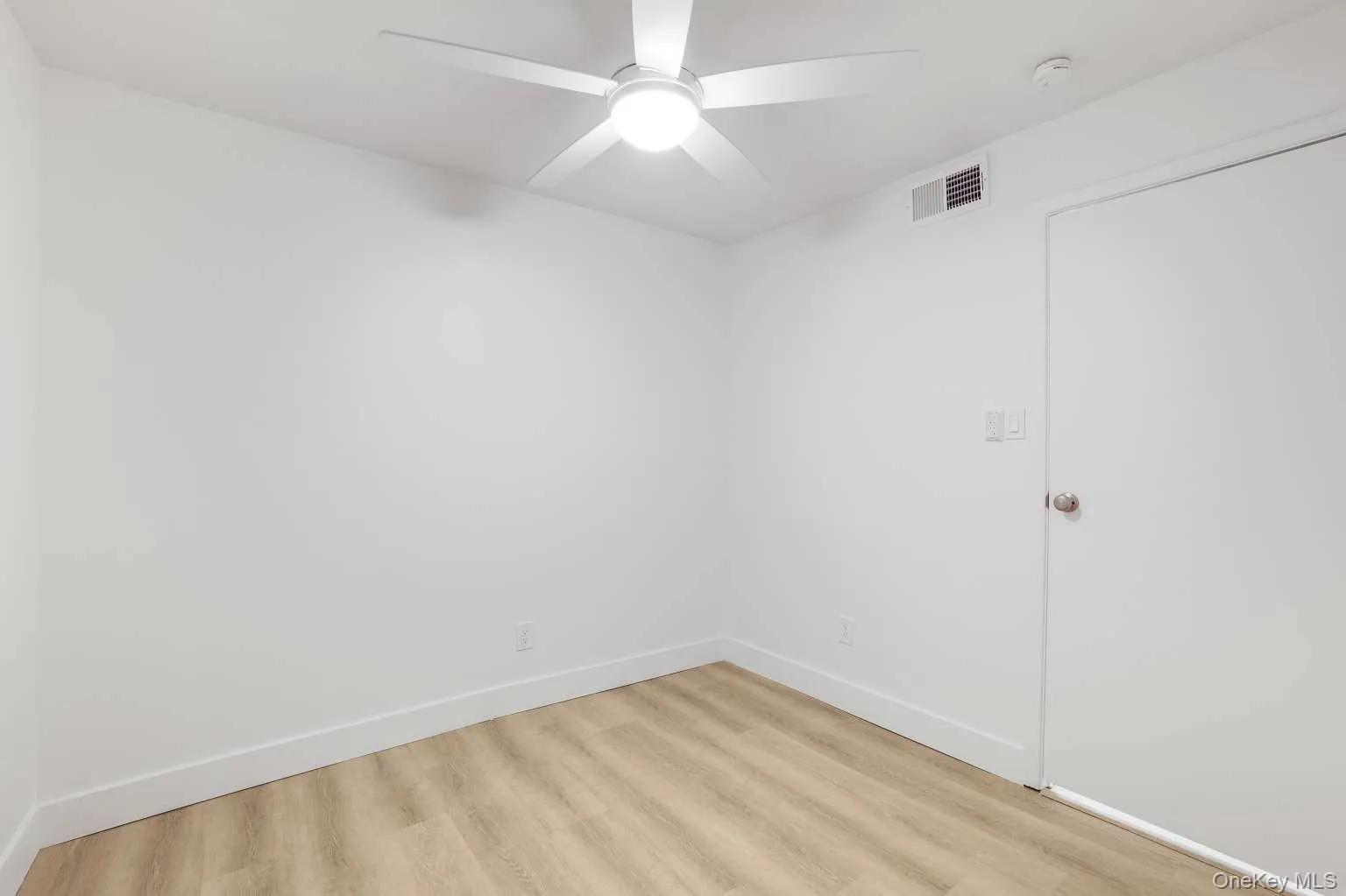 137-16 167th Street, New York, NY, 3 Bedrooms Bedrooms, 6 Rooms Rooms,1 BathroomBathrooms,Residential,For Rent,167th,0,1023965 137-16 167th Street, New York, NY, 3 Bedrooms Bedrooms, 6 Rooms Rooms,1 BathroomBathrooms,Residential,For Rent,167th,0,1023965