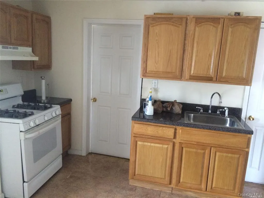 143-22 94th avenue, New York, NY, 3 Bedrooms Bedrooms, 6 Rooms Rooms,1 BathroomBathrooms,Residential Lease,For Rent,94th avenue,0,1023968 143-22 94th avenue, New York, NY, 3 Bedrooms Bedrooms, 6 Rooms Rooms,1 BathroomBathrooms,Residential Lease,For Rent,94th avenue,0,1023968