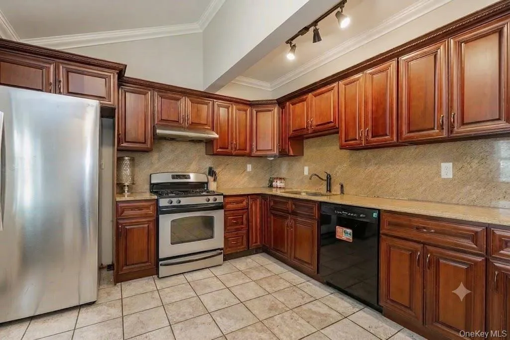 152-14 84th Drive, New York, NY, 5 Bedrooms Bedrooms, 8 Rooms Rooms,2 BathroomsBathrooms,Residential Lease,For Rent,84th,0,1023973 152-14 84th Drive, New York, NY, 5 Bedrooms Bedrooms, 8 Rooms Rooms,2 BathroomsBathrooms,Residential Lease,For Rent,84th,0,1023973
