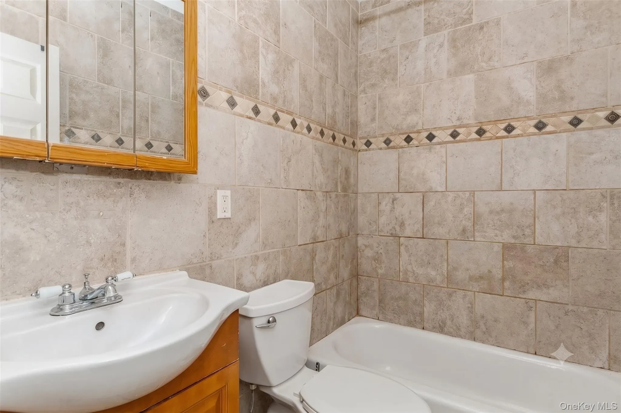 152-14 84th Drive, New York, NY, 5 Bedrooms Bedrooms, 8 Rooms Rooms,2 BathroomsBathrooms,Residential Lease,For Rent,84th,0,1023973 152-14 84th Drive, New York, NY, 5 Bedrooms Bedrooms, 8 Rooms Rooms,2 BathroomsBathrooms,Residential Lease,For Rent,84th,0,1023973