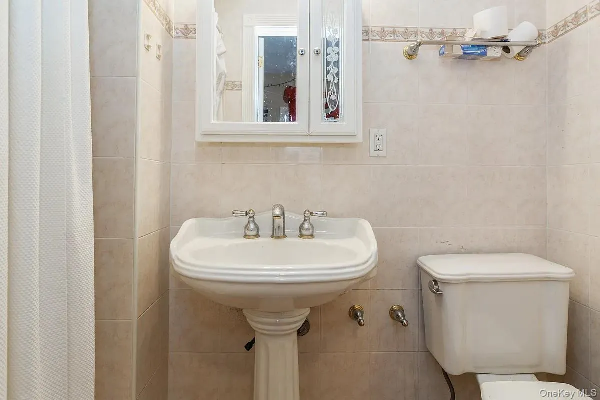 152-14 84th Drive, New York, NY, 5 Bedrooms Bedrooms, 8 Rooms Rooms,2 BathroomsBathrooms,Residential Lease,For Rent,84th,0,1023973 152-14 84th Drive, New York, NY, 5 Bedrooms Bedrooms, 8 Rooms Rooms,2 BathroomsBathrooms,Residential Lease,For Rent,84th,0,1023973