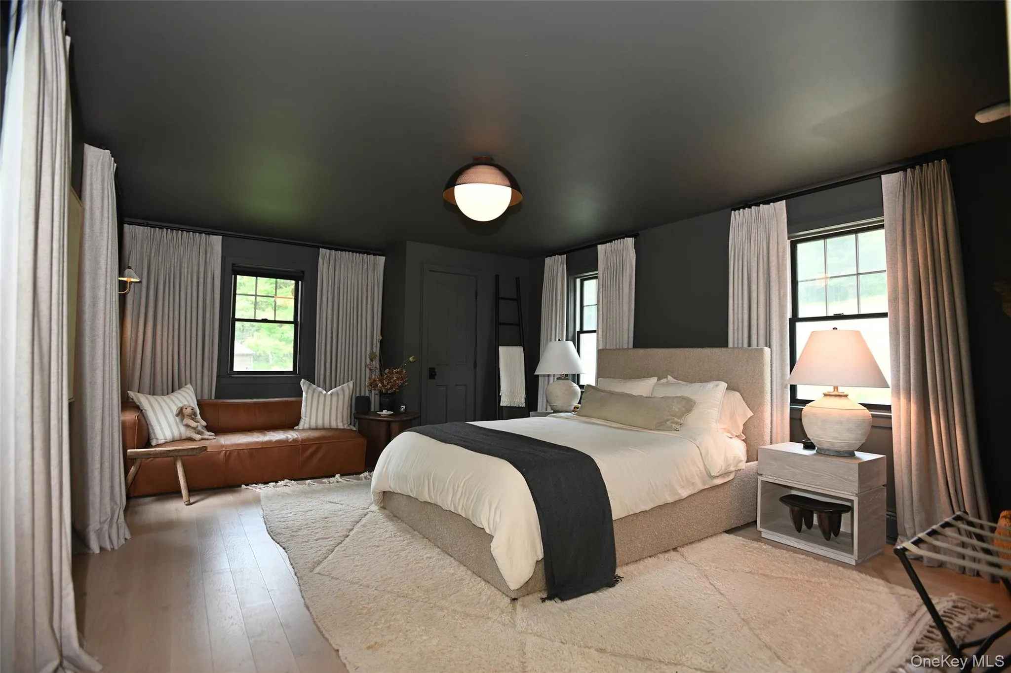 Down stairs bedroom with views on all sides, remote controlled lighting, hardwood floors and tranquil decor. Down stairs bedroom with views on all sides, remote controlled lighting, hardwood floors and tranquil decor.