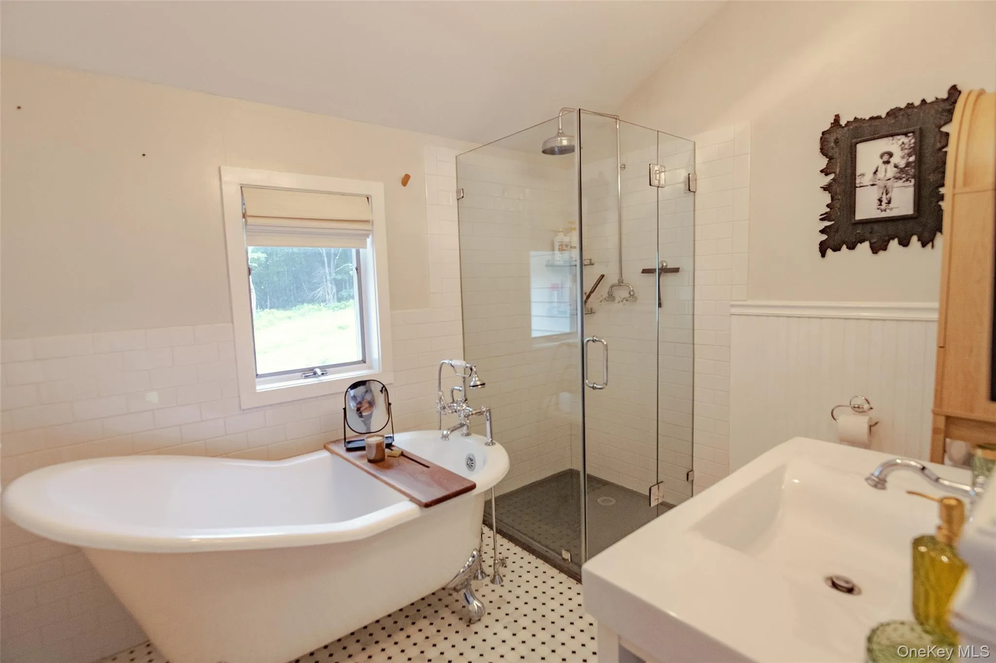 Second floor bathroom with large soaking tub. Second floor bathroom with large soaking tub.